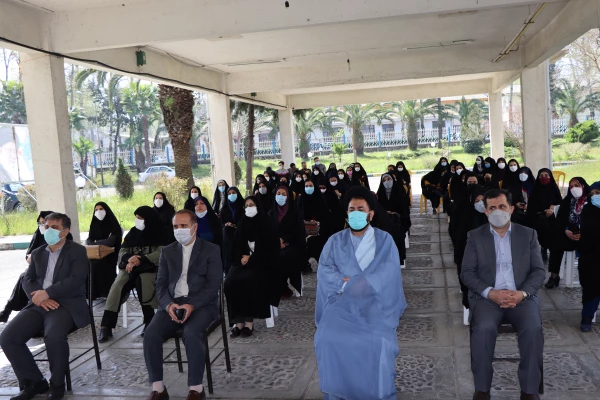 تعلیم و تربیت یعنی کلیه ­ی فعالیت­ هایی که به تعامل و توانایی انسان، توسعه می بخشد. 4