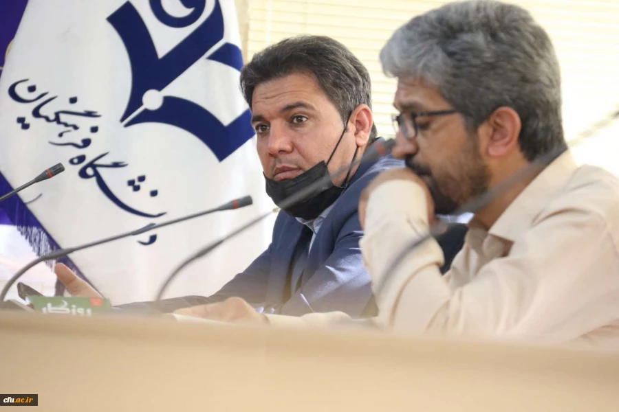 نشست صمیمانه مدیر استان با کارکنان پردیس ها
 4