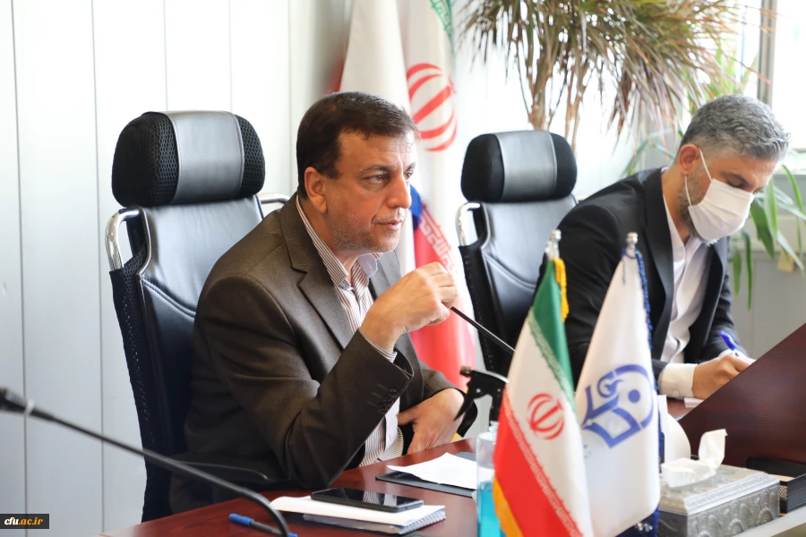 حضور تمام وقت همه ارکان دانشگاه (دانشجو،کادر هیات علمی و کادر اداری) 3