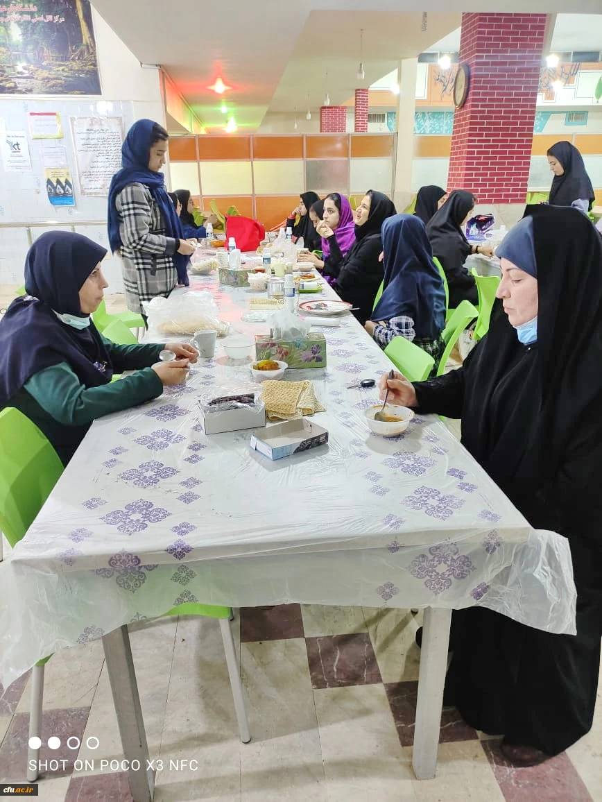 نشست صمیمی هیات رئیسه با دانشجویان در سراها و سلف سرویس دانشجویی   3