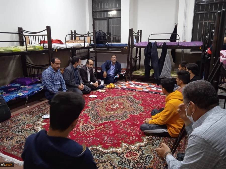 بازدید سرزده معاون دانشجویی دانشگاه از سراهای دانشجویی و سلف سرویس پردیس شهید رجایی استان سمنان 3