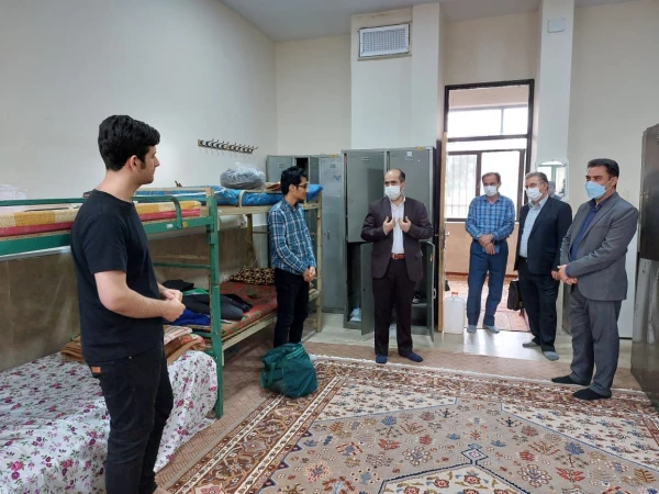 بازدید سرزده معاون دانشجویی دانشگاه از سراهای دانشجویی و سلف سرویس پردیس شهید رجایی استان سمنان 4