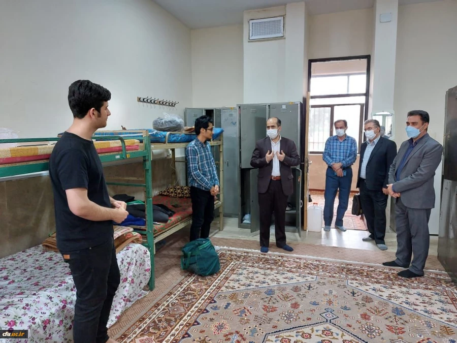 بازدید سرزده معاون دانشجویی دانشگاه از سراهای دانشجویی و سلف سرویس پردیس شهید رجایی استان سمنان 4