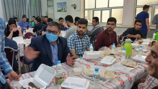 بازدید سرزده معاون دانشجویی دانشگاه از سراهای دانشجویی و سلف سرویس پردیس شهید رجایی استان سمنان 6