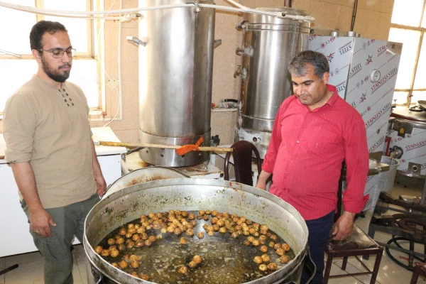 پویش اطعام حسنی طبخ و توزیع شش هزار پرس غذای گرم در ماه مبارک رمضان میان مناطق محروم حاشیه شهر بجنورد توسط دانشگاه فرهنگیان خراسان شمالی 6