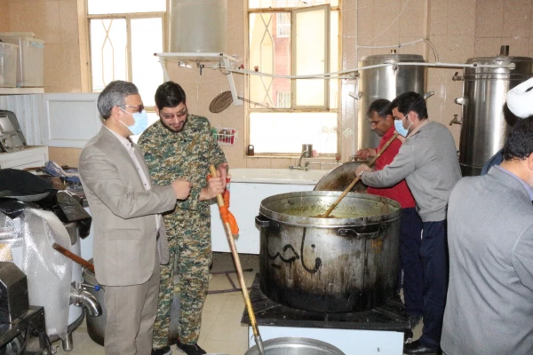 پویش اطعام حسنی طبخ و توزیع شش هزار پرس غذای گرم در ماه مبارک رمضان میان مناطق محروم حاشیه شهر بجنورد توسط دانشگاه فرهنگیان خراسان شمالی 8