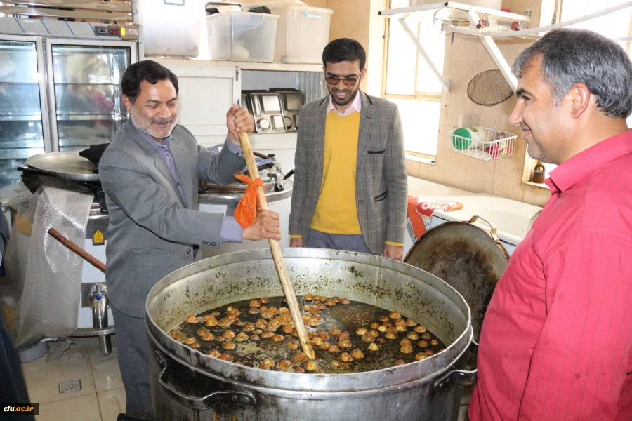 پویش اطعام حسنی طبخ و توزیع شش هزار پرس غذای گرم در ماه مبارک رمضان میان مناطق محروم حاشیه شهر بجنورد توسط دانشگاه فرهنگیان خراسان شمالی 10