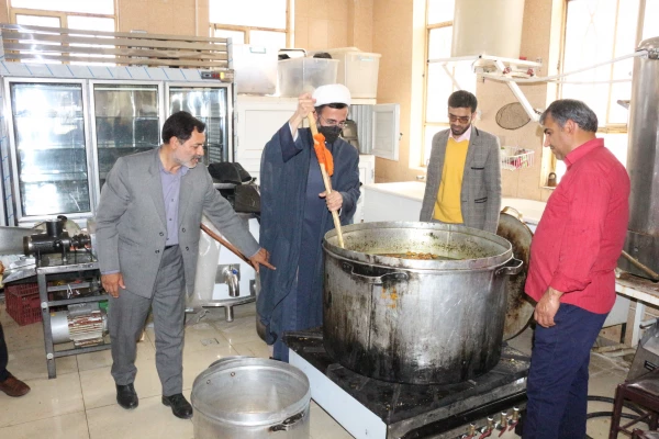 پویش اطعام حسنی طبخ و توزیع شش هزار پرس غذای گرم در ماه مبارک رمضان میان مناطق محروم حاشیه شهر بجنورد توسط دانشگاه فرهنگیان خراسان شمالی 12