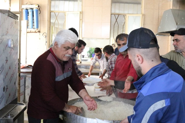 پویش اطعام حسنی طبخ و توزیع شش هزار پرس غذای گرم در ماه مبارک رمضان میان مناطق محروم حاشیه شهر بجنورد توسط دانشگاه فرهنگیان خراسان شمالی 14