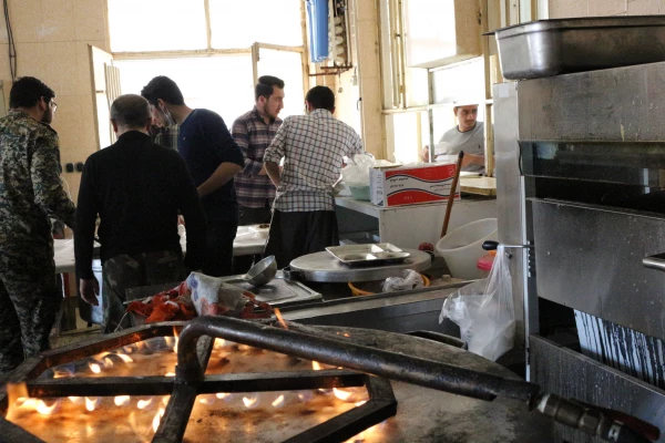 پویش اطعام حسنی طبخ و توزیع شش هزار پرس غذای گرم در ماه مبارک رمضان میان مناطق محروم حاشیه شهر بجنورد توسط دانشگاه فرهنگیان خراسان شمالی 15