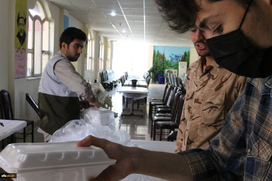 پویش اطعام حسنی طبخ و توزیع شش هزار پرس غذای گرم در ماه مبارک رمضان میان مناطق محروم حاشیه شهر بجنورد توسط دانشگاه فرهنگیان خراسان شمالی 18