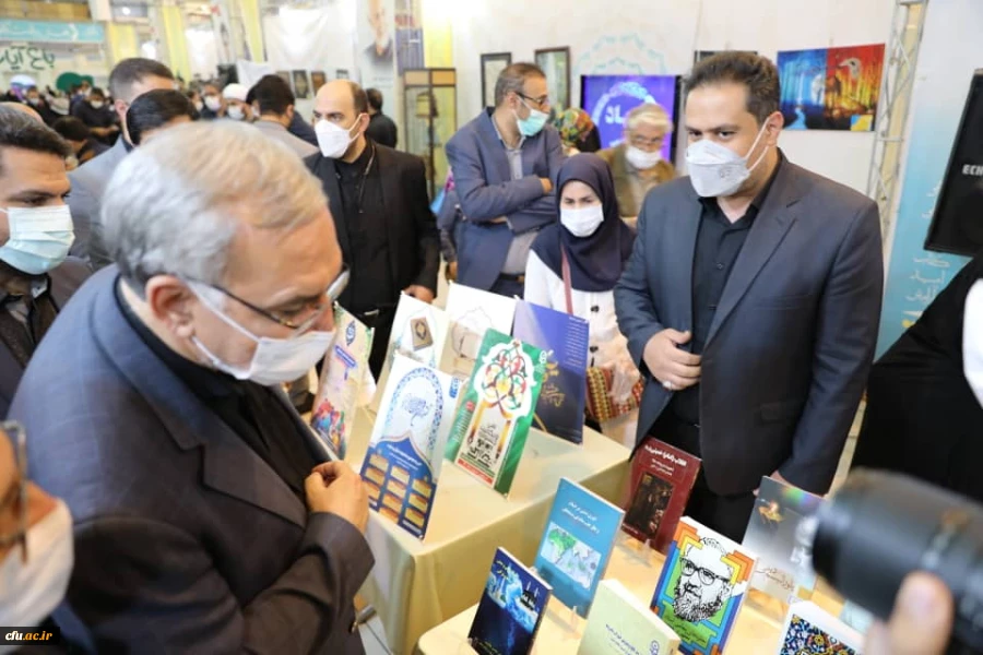 بازدید وزیر بهداشت، درمان و آموزش پزشکی از غرفه دانشگاه فرهنگیان  4