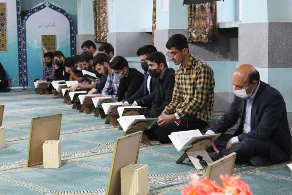 محفل انس با قرآن کریم در پردیس علامه طباطبایی دانشگاه فرهنگیان لرستان برگزارشد 6