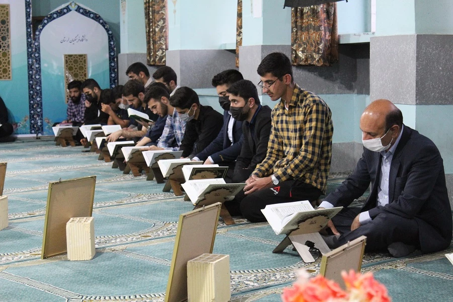 محفل انس با قرآن کریم در پردیس علامه طباطبایی دانشگاه فرهنگیان لرستان برگزارشد 6