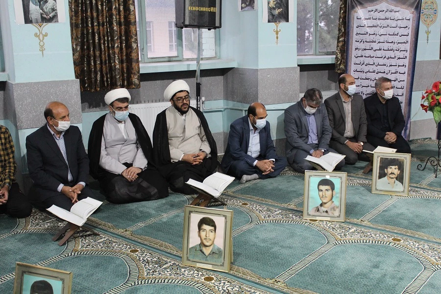 محفل انس با قرآن کریم در پردیس علامه طباطبایی دانشگاه فرهنگیان لرستان برگزارشد 8