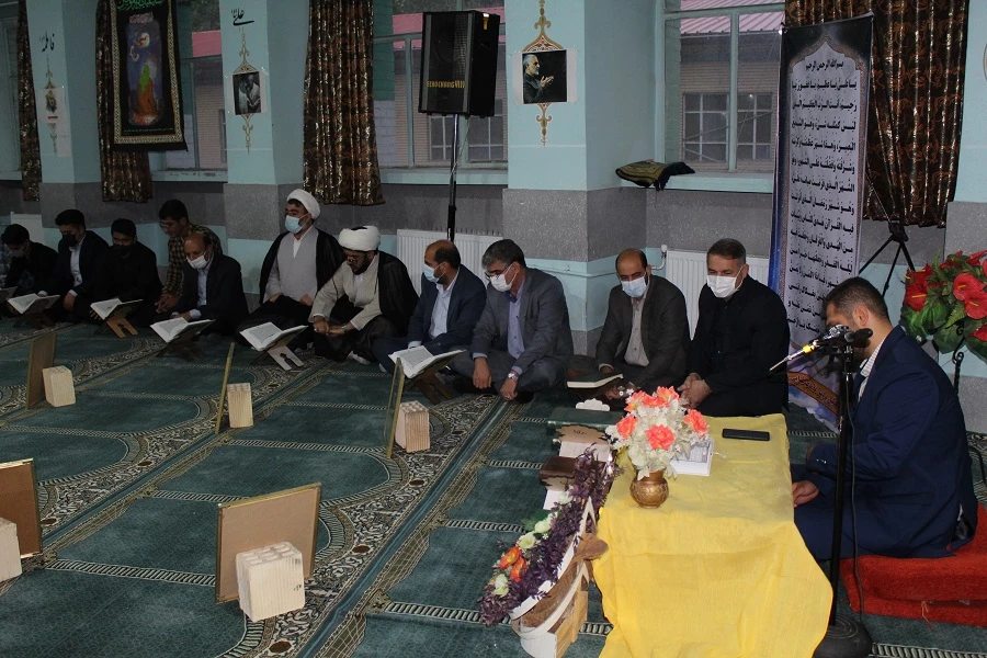 محفل انس با قرآن کریم در پردیس علامه طباطبایی دانشگاه فرهنگیان لرستان برگزارشد 10