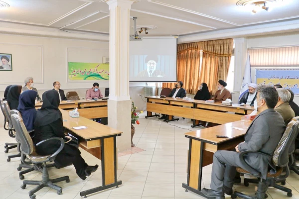 بر نقش بی بدیل دانشگاه ها در تحقق شعار سال و جهاد تبیین تاکید کرد. 6