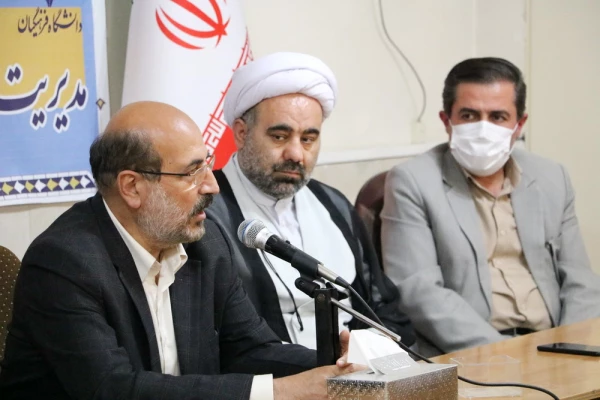 بر نقش بی بدیل دانشگاه ها در تحقق شعار سال و جهاد تبیین تاکید کرد. 7