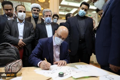 بازدید وزیر محترم علوم، تحقیقات و فناوری، از غرفه دانشگاه فرهنگیان در نمایشگاه بین المللی قرآن کریم