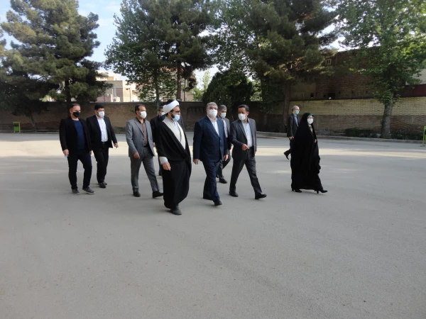 دانشگاه فرهنگیان از نظر تربیت معلمان آینده آموزش و پرورش نقش پراهمیتی دارد. 3