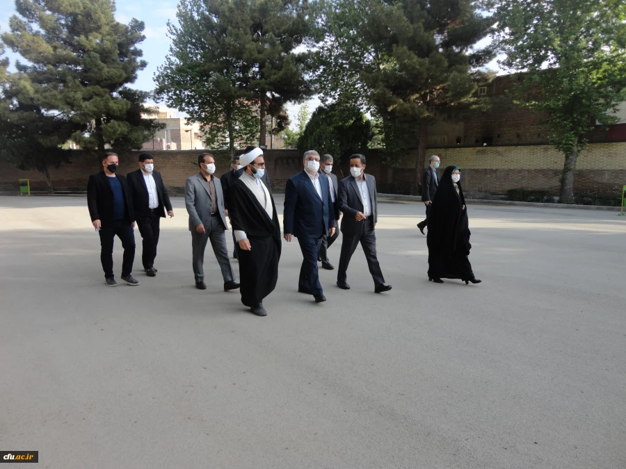 دانشگاه فرهنگیان از نظر تربیت معلمان آینده آموزش و پرورش نقش پراهمیتی دارد. 3