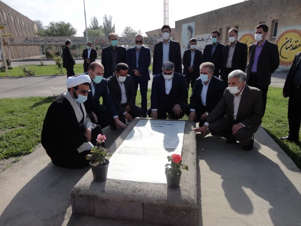 دانشگاه فرهنگیان از نظر تربیت معلمان آینده آموزش و پرورش نقش پراهمیتی دارد. 9