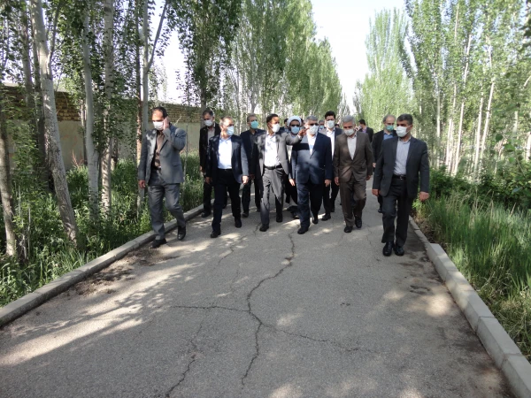 دانشگاه فرهنگیان از نظر تربیت معلمان آینده آموزش و پرورش نقش پراهمیتی دارد. 16