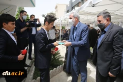 تجلیل از معلمان، تکریم منزلت علم و علم آموزی است 15