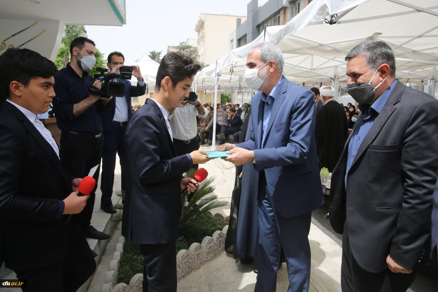 تجلیل از معلمان، تکریم منزلت علم و علم آموزی است 15