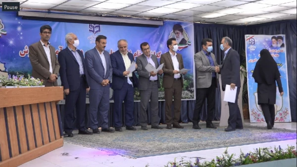 مراسم بزرگداشت دهه سرآمدی آموزش و همایش استانی همگامی نظریه وعمل درتربیت معلم بانگاه تحولی
 12