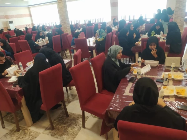 بمناسبت هفته معلم و دهه سرآمد آموزشی برنامه های متنوع و ویژه ای برگزار شد. 3