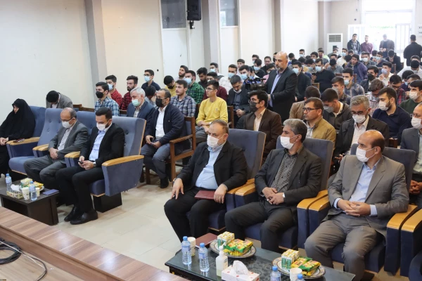 جایگاه معلم، جایگاه مهمی در کشور است، که باید بیشتر مورد توجه قرار گیرد. 3