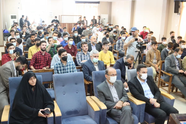 جایگاه معلم، جایگاه مهمی در کشور است، که باید بیشتر مورد توجه قرار گیرد. 4