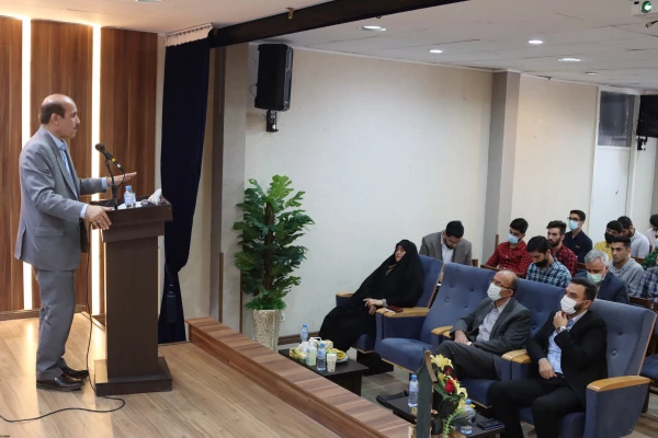 جایگاه معلم، جایگاه مهمی در کشور است، که باید بیشتر مورد توجه قرار گیرد. 6