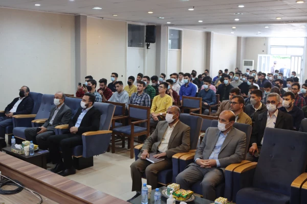 جایگاه معلم، جایگاه مهمی در کشور است، که باید بیشتر مورد توجه قرار گیرد. 11