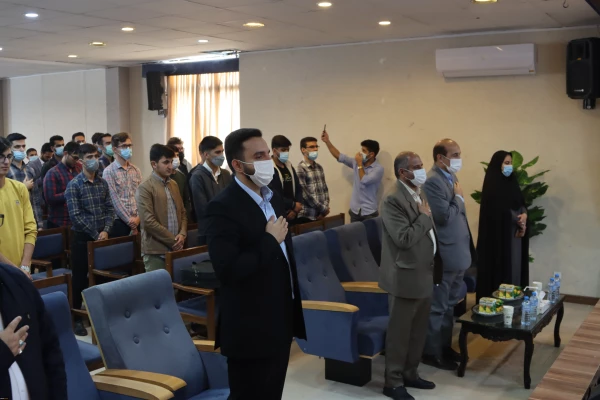 جایگاه معلم، جایگاه مهمی در کشور است، که باید بیشتر مورد توجه قرار گیرد. 12