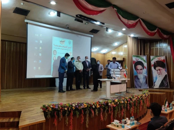 تجلیل از شهدا و مدافعان سلامت در آیین بزرگداشت هفته سلامت 3