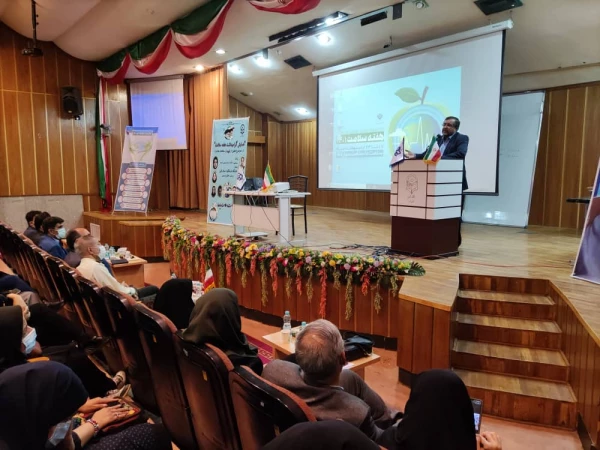 تجلیل از شهدا و مدافعان سلامت در آیین بزرگداشت هفته سلامت 4