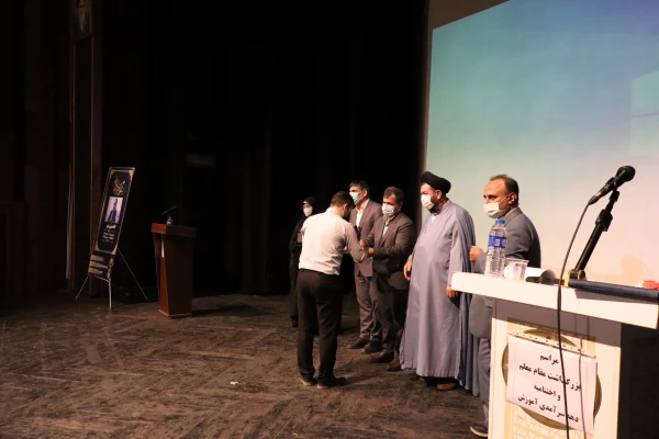 آیین گرامیداشت مقام معلم و اختتامیه دهه سرآمدی آموزش با مشارکت دانشجو معلمان  4