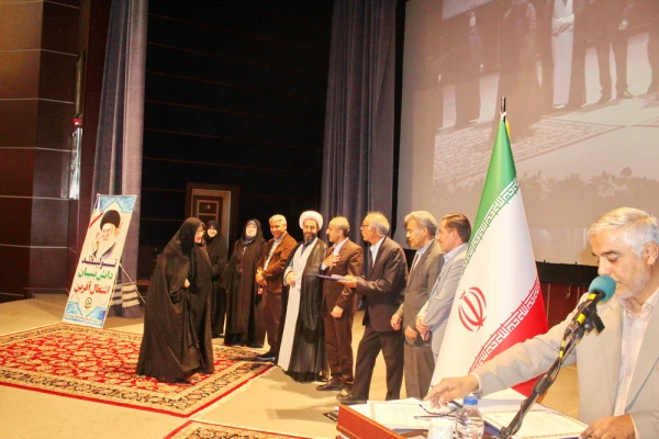 مراسم تجلیل و تبجیل از مدیران، معاونان و معلمان مجری طرح کارورزی 14