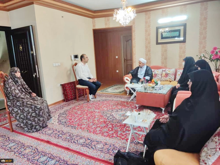 دیدار هیات رئیسه با خانواده های معلمان شهید 3