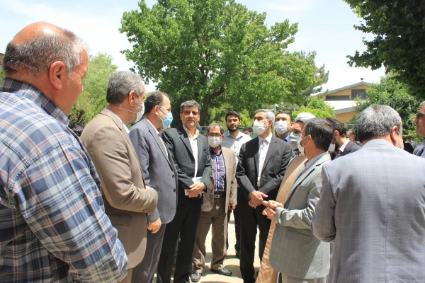 نقطه مشترک همه ی اعضای حاضر، رفع مشکلات پردیس های استان است
 3