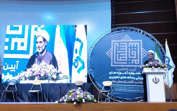 
رفتار واخلاق شهید سلیمانی برای مادرس است ،اخلاص وانجام کار برای رضای خدا از ویژگیهای بارز ایشان بود 2