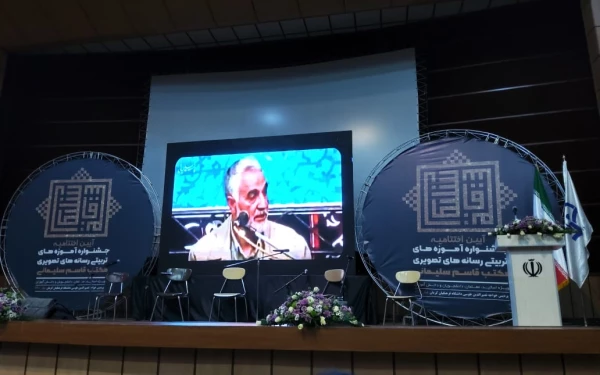 
رفتار واخلاق شهید سلیمانی برای مادرس است ،اخلاص وانجام کار برای رضای خدا از ویژگیهای بارز ایشان بود 2