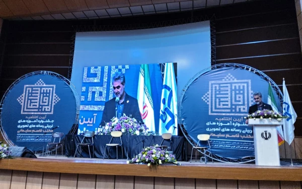 
رفتار واخلاق شهید سلیمانی برای مادرس است ،اخلاص وانجام کار برای رضای خدا از ویژگیهای بارز ایشان بود 2