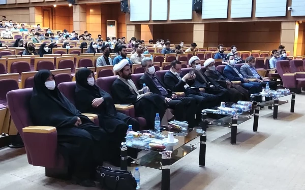 
رفتار واخلاق شهید سلیمانی برای مادرس است ،اخلاص وانجام کار برای رضای خدا از ویژگیهای بارز ایشان بود 2