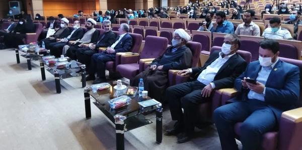 
رفتار واخلاق شهید سلیمانی برای مادرس است ،اخلاص وانجام کار برای رضای خدا از ویژگیهای بارز ایشان بود 2