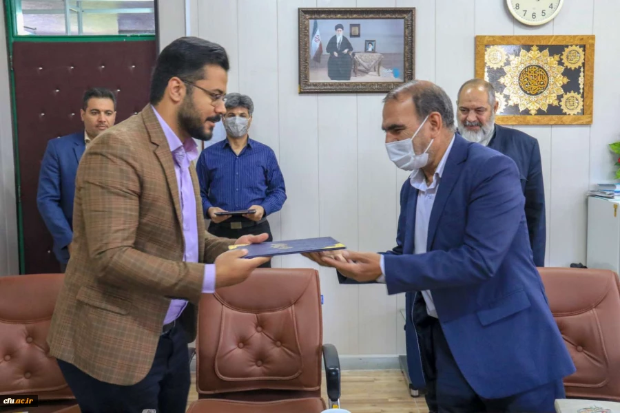 ارائه اسناد علمی همایش ملی تعلیم و تربیت مهدوی به سازمان پژوهش و تالیف کتب درسی
 6