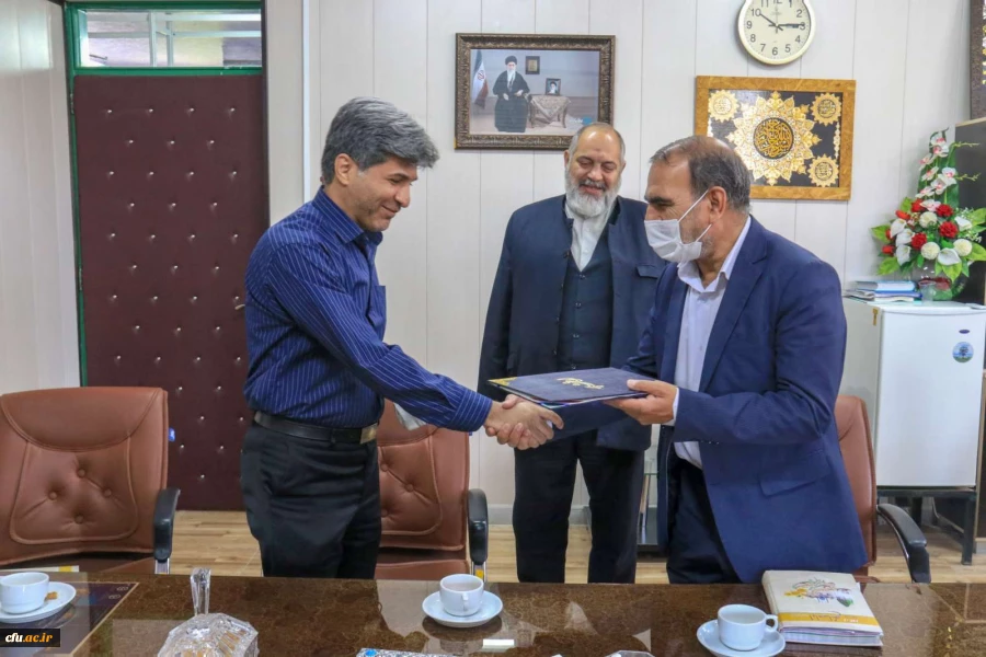 ارائه اسناد علمی همایش ملی تعلیم و تربیت مهدوی به سازمان پژوهش و تالیف کتب درسی
 7