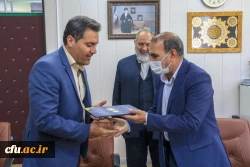 ارائه اسناد علمی همایش ملی تعلیم و تربیت مهدوی به سازمان پژوهش و تالیف کتب درسی
 6